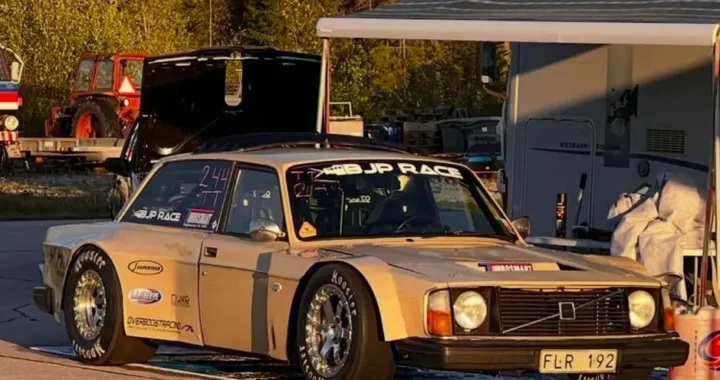 Volvo 240 con motore Lamborghini V10 biturbo: vola a 221 km/h in 200 metri