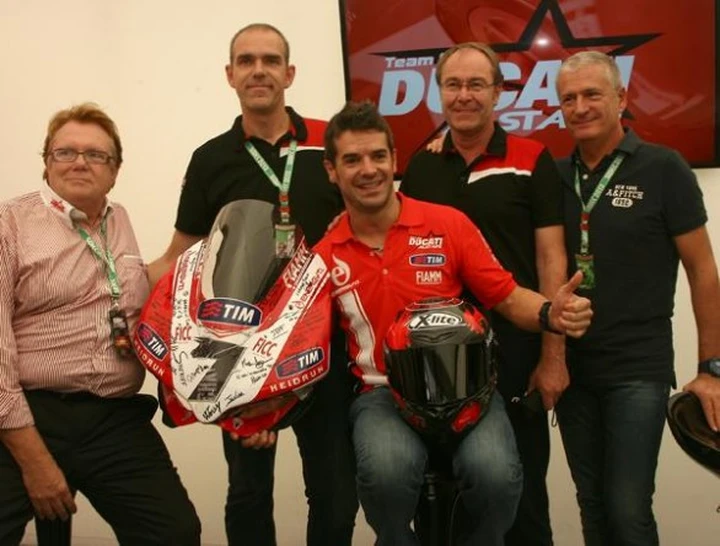 Nolan presenta un casco speciale per festeggiare i 20 di carriera di Carlos Checa