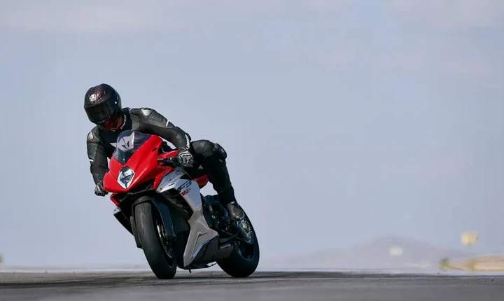 Basta optional a pagamento: MV Agusta regala l'elettronica full