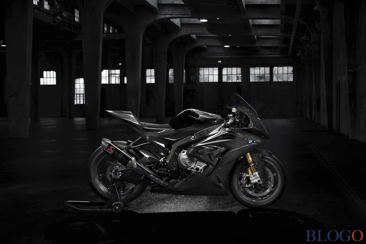 BMW HP4 RACE 2017, la tedesca più esclusiva mai costruita