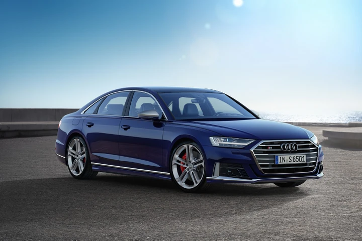 Audi A8: la versione 60TFSI ed altre novità