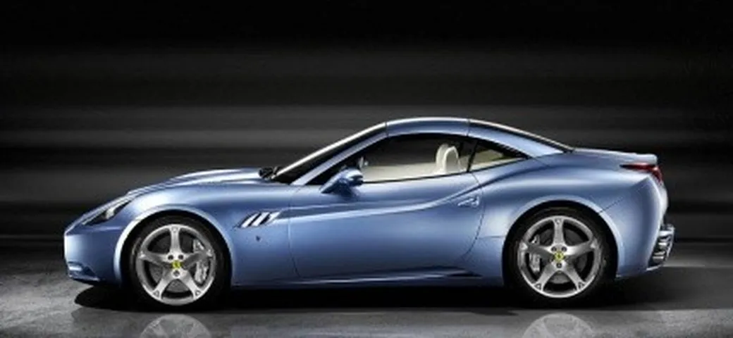 Ferrari California: eccola in versione chiusa