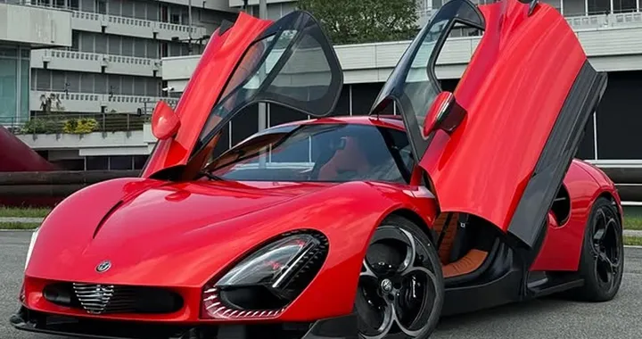 Alfa Romeo 33 Stradale, il decimo esemplare lascia il garage per un viaggio on the road