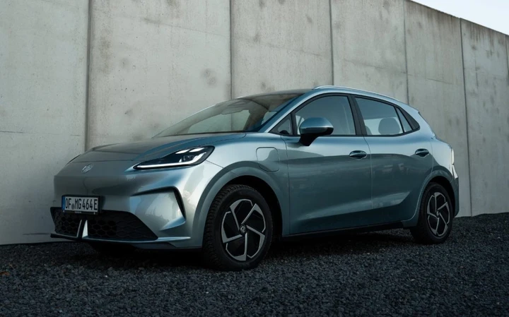 Nuova MG4 Urban, fino a 415 km di autonomia e ricarica rapida