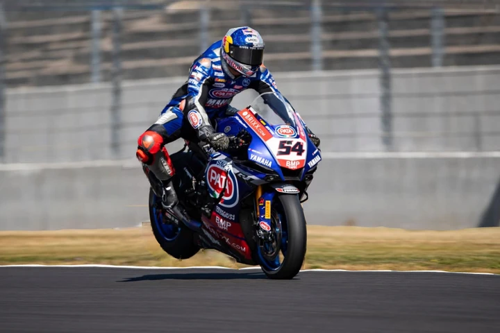 SBK, Magny-Cours: Razgatlioglu domina Gara 1. A podio Locatelli