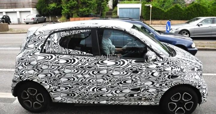 Foto spia Smart ForFour