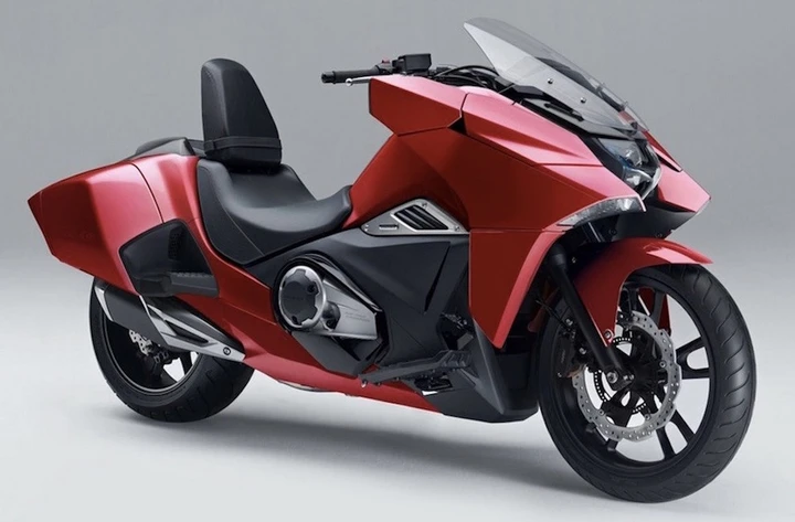 Honda NM4 Vultus: nuovi colori e scarico per il mercato giapponese