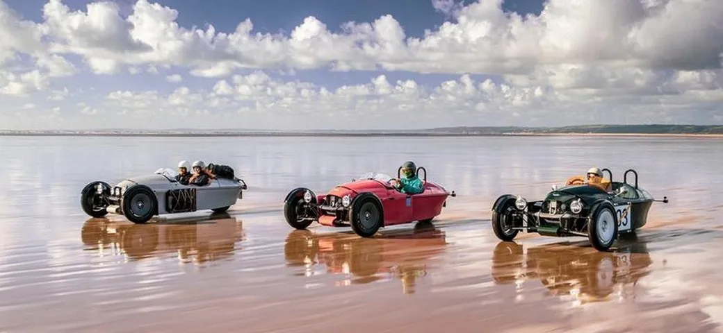 Morgan Super 3, equipaggiamenti, motore e uscita