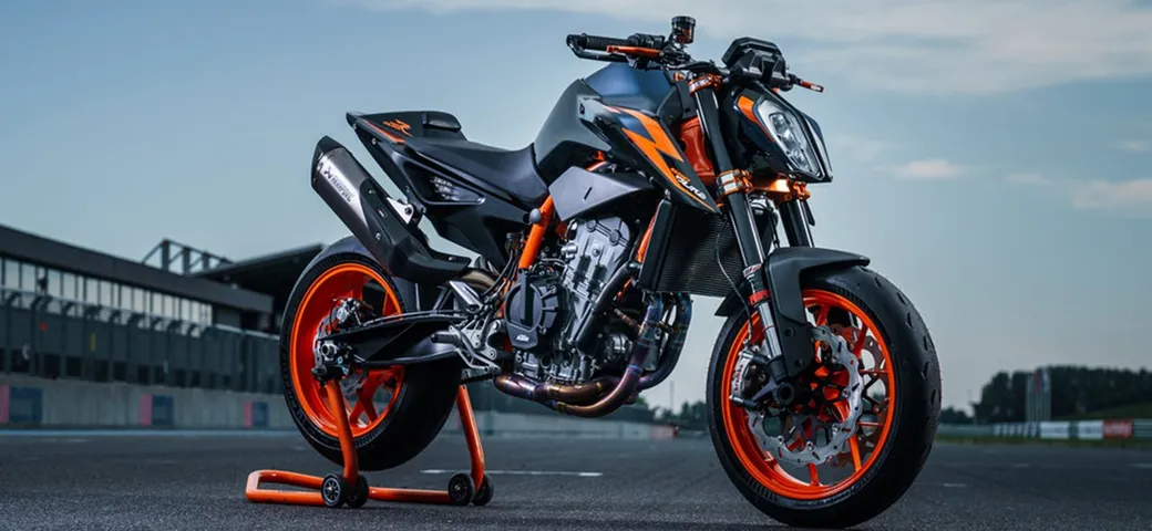 KTM 890 DUKE R 2022: prezzo, foto e informazioni