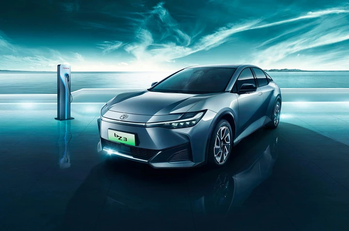 Toyota bZ3: la nuova berlina elettrica per la Cina