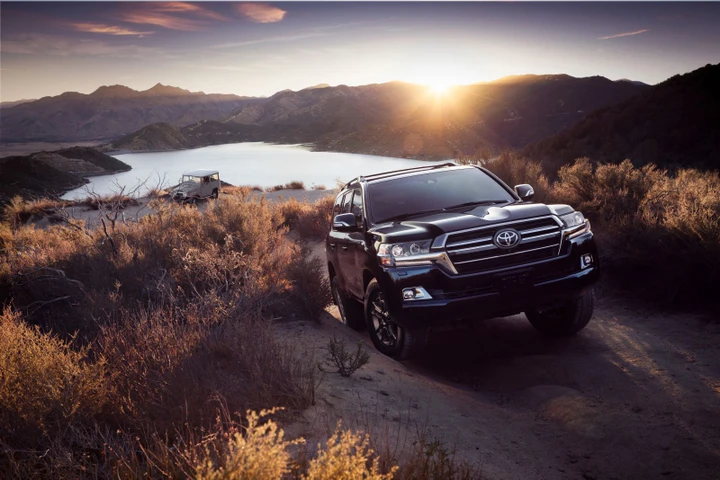 Nuova Toyota Land Cruiser: in arrivo con la propulsione ibrida