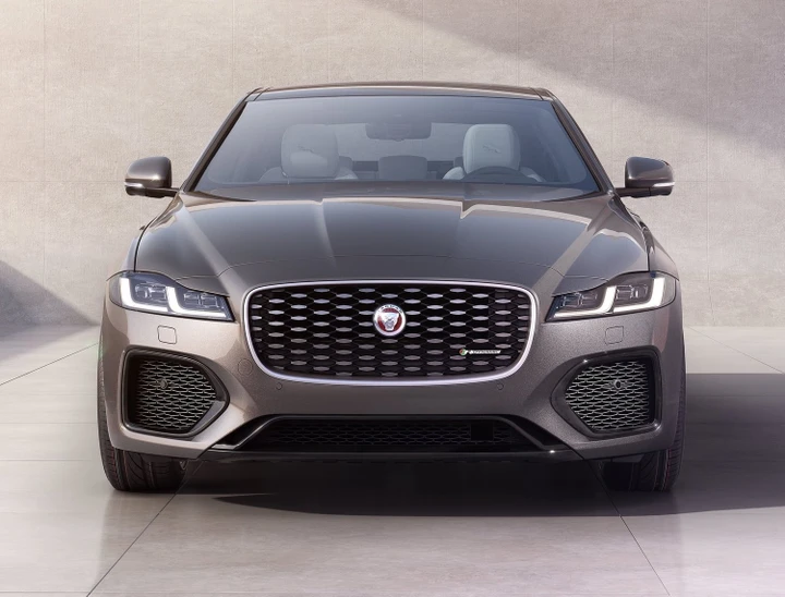 Jaguar: cambio di strategia per spingere le berline XE e XF