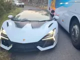 Acquista una Lamborghini Revuelto incidentata a metà prezzo: la sistema e compie un viaggio epico