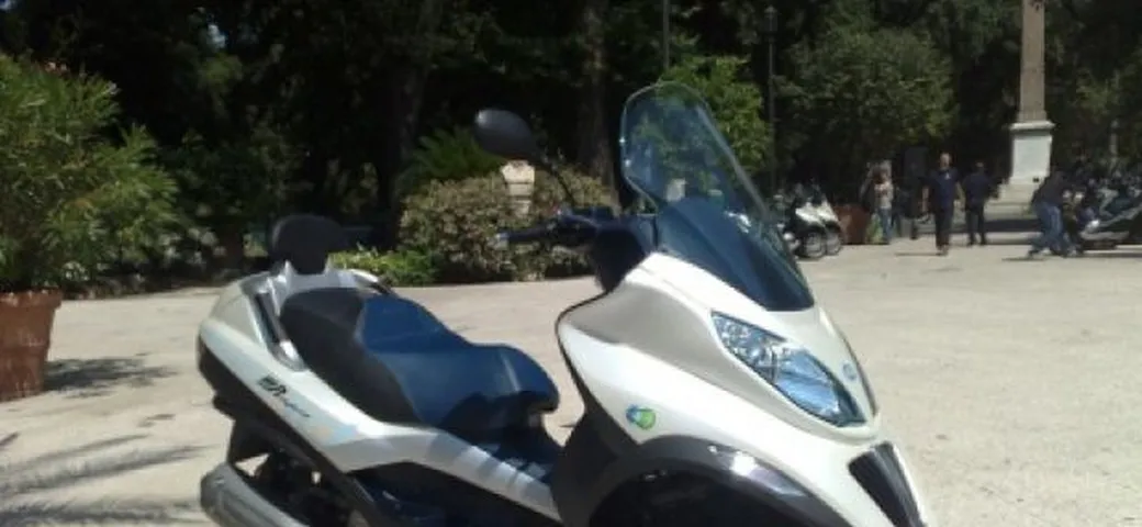 Anteprima presentazione Piaggio MP3 Hybrid