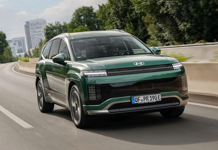 Hyundai protagonista al Salone Auto Torino 2025 con Ioniq 9 e Insteroid