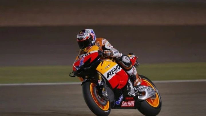 MotoGP, Losail: nelle FP2 Stoner risponde a Lorenzo.  Rossi sempre indietro (10°)