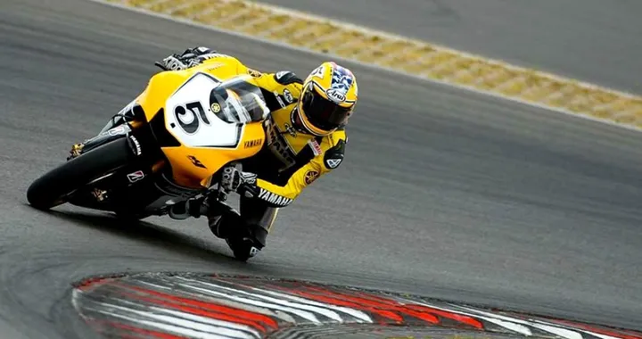 Indianapolis 2015: Colin Edwards in pista per celebrare Yamaha