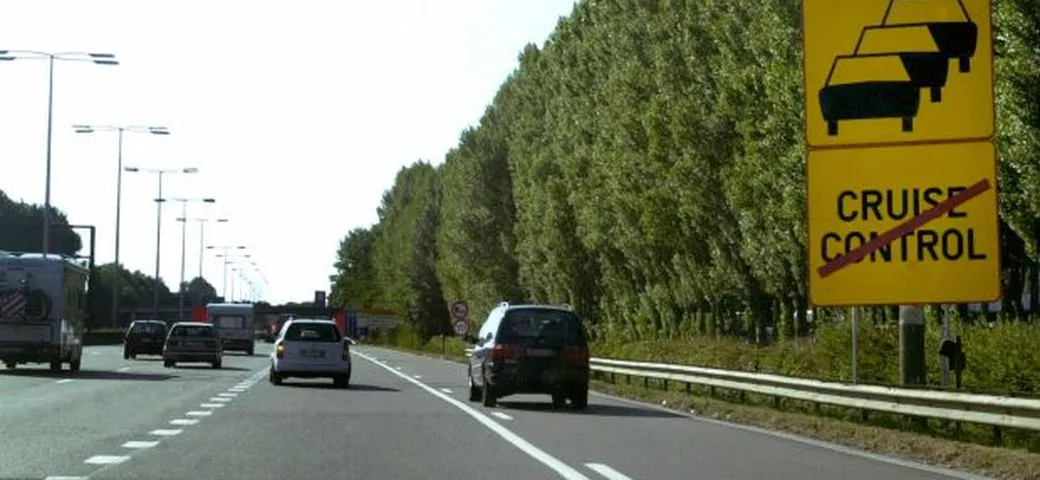 In autostrada a 270 km/h di media? Nove mesi di carcere e dieci anni senza patente
