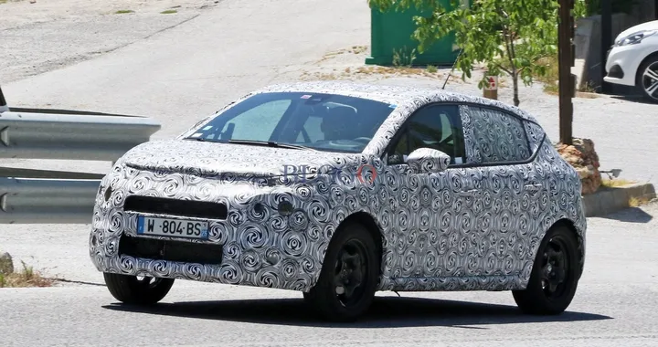 Foto spia nuova Citroen C3