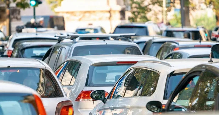 Mercato auto 2024: cresce il parco circolante e l'età media dei veicoli