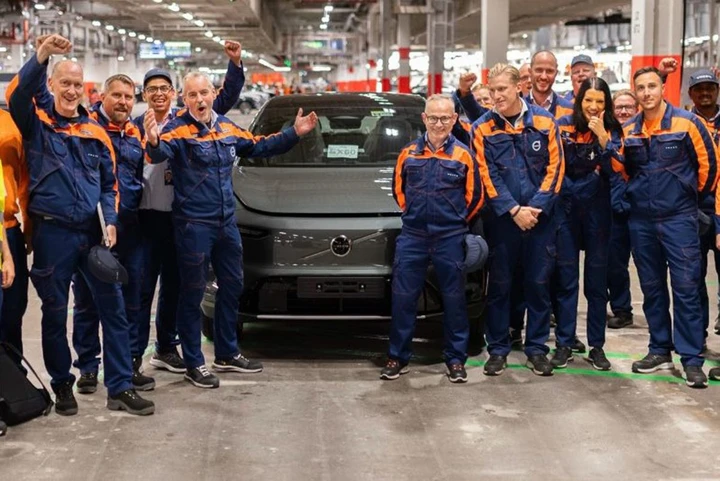 Volvo EX60, con piattaforma SPA3: debutto a gennaio 2026