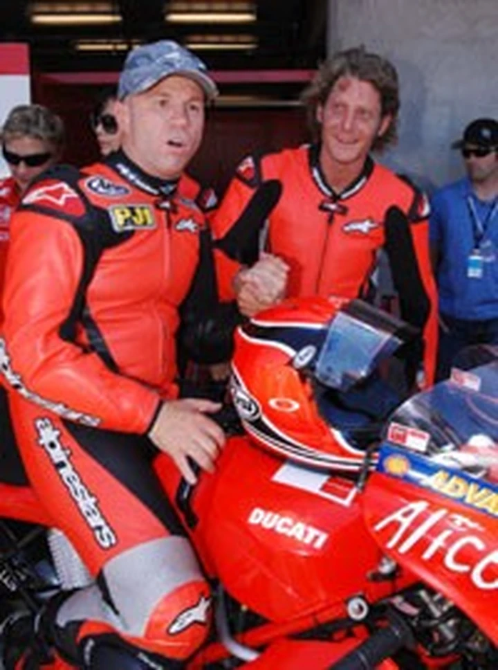 Lapo Elkann sulla Ducati Biposto