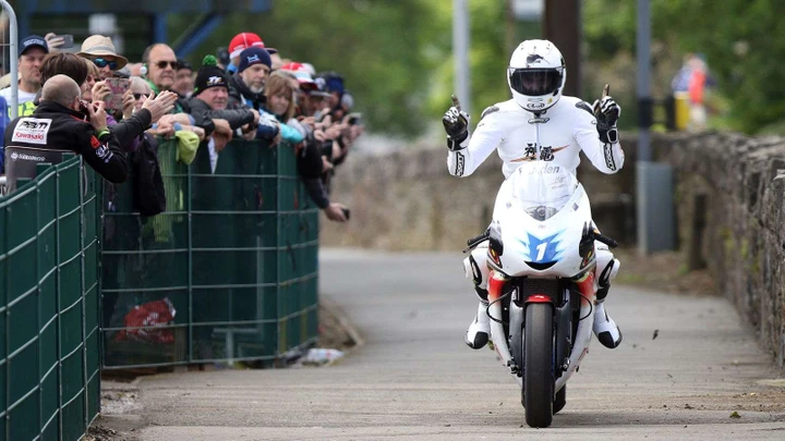 TT 2017: TT Zero a Bruce Anstey. Sidecar, gara a eliminazione
