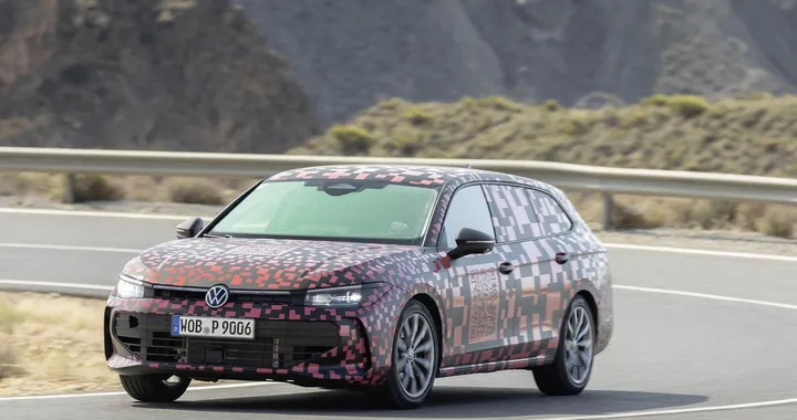 Volkswagen Passat Variant 2024: la nuova generazione affronta gli ultimi test [FOTO]