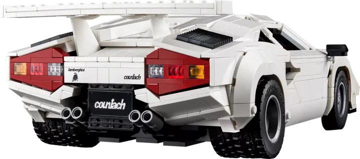 Lamborghini Countach 5000 Quattrovalvole in scala fatta coi mattoncini Lego