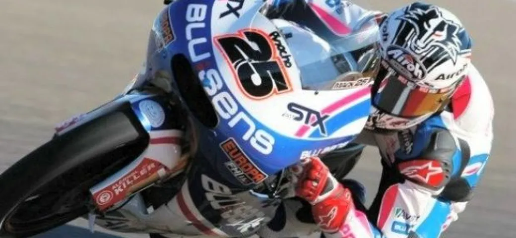 125, Sepang: incredibile ultimo giro, vince Vinales. Il titolo si deciderà all'ultima gara.
