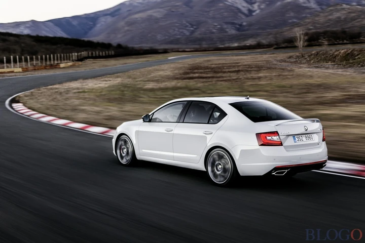 Skoda Octavia RS 2017: foto e caratteristiche