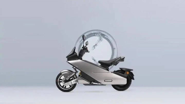 Scoox Zero X7: veicolo elettrico urbano con sterzo a snodo