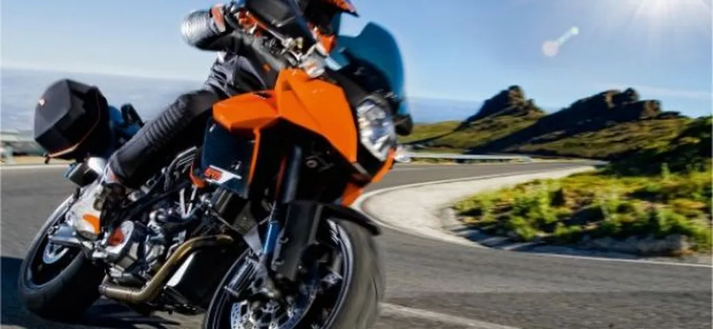 KTM 125 Duke, RC8R Track e 990 SM-T ABS 2011 Mega Gallery