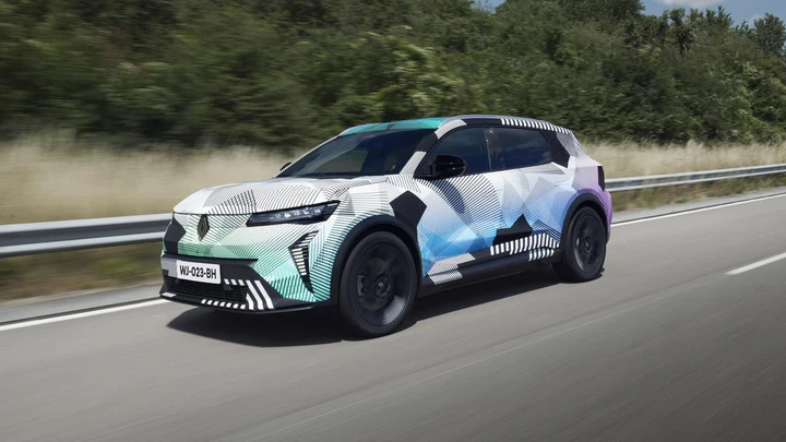 Renault Scenic E-Tech Electric: eccola in anteprima in alcune foto ufficiali