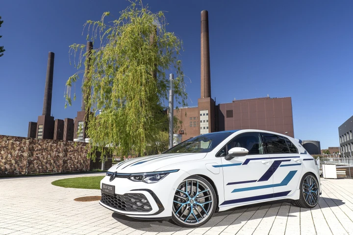 Volkswagen Golf GTE Skylight: la concept car con ologramma [Video]