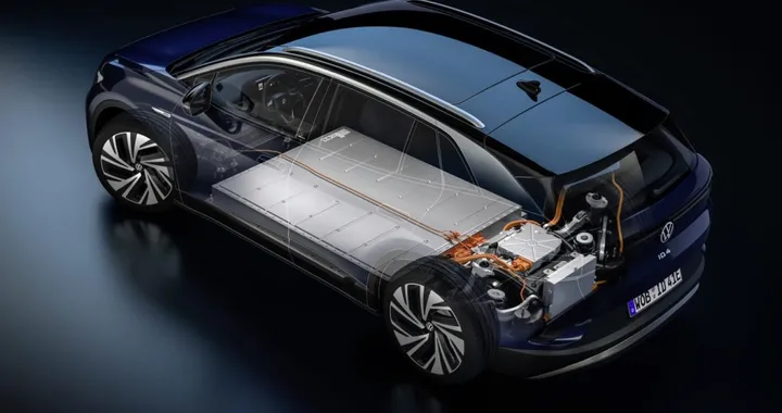 VW, rischio incendio per le batterie: ricarica limitata all'80% su alcune auto elettriche