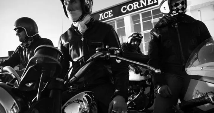 Ancora celebrazioni per i 25 anni della GSX-R all'Ace Cafe e sul circuito di Cadwell Park