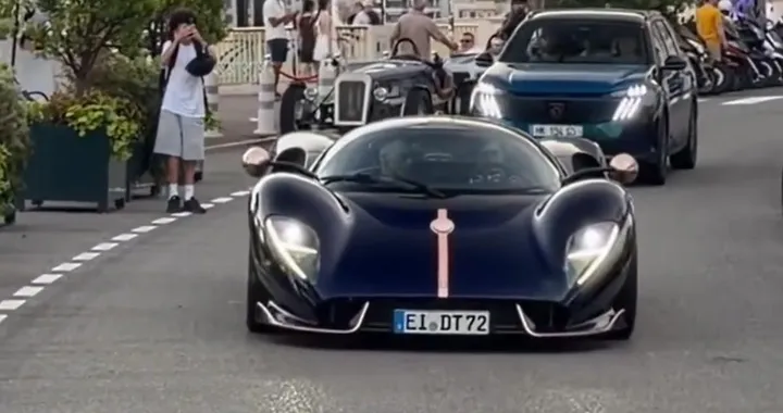 De Tomaso P72, dopo 7 anni di attesa la prima auto consegnata conquista Monaco