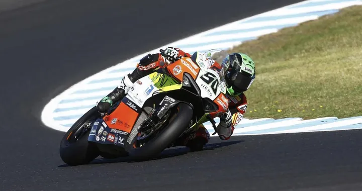 SBK Imola 2019: frattura ad entrambi i polsi per Laverty. L'irlandese salta il Gran Premio.