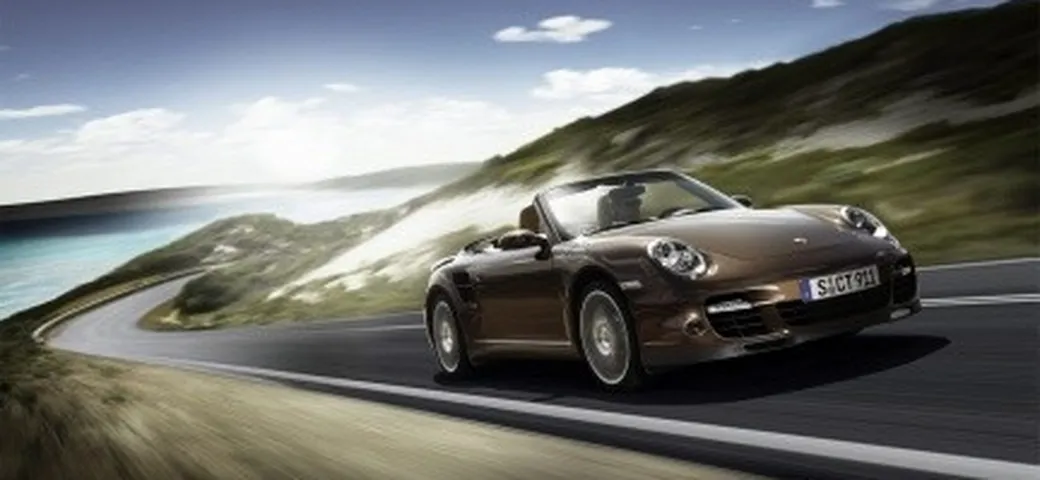 Porsche 997 Turbo Cabriolet: nuove foto e un sondaggio