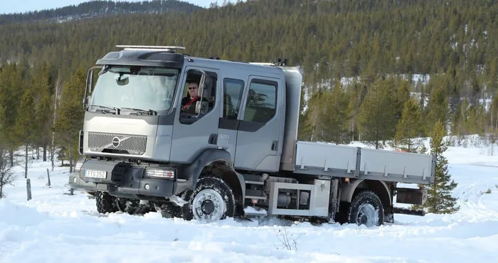 Volvo FL 4x4, il nuovo camion off-road: nessuna strada fa paura