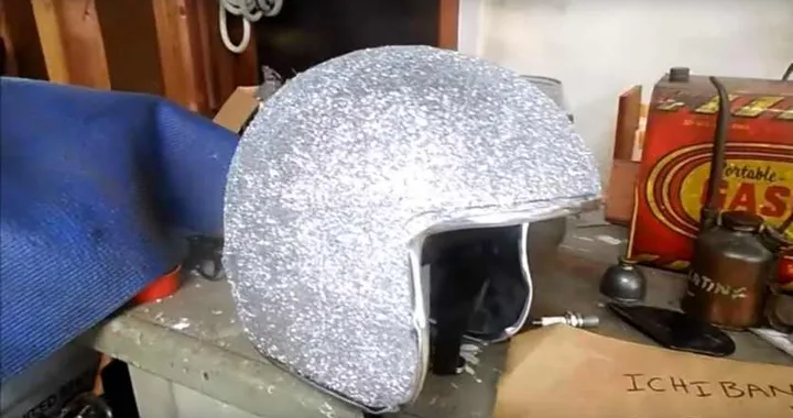 Casco Jet "fai da te": video tutorial per rider creativi