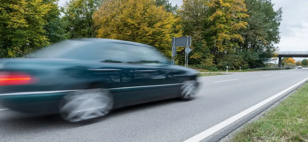 Sfreccia a più di 200 km/h sulla strada Statale: l'autovelox lo fulmina