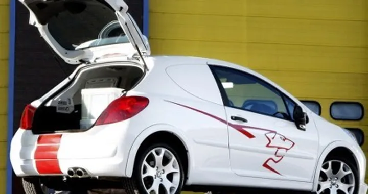 Peugeot UK lancia la linea di accessori sportivi per la 207 Van