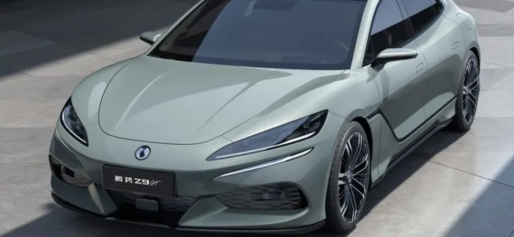 Denza Z9 GT, arriva in Italia l'auto cinese che sfida Porsche e Mercedes