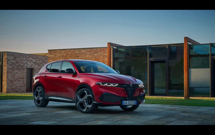 Alfa Romeo Tonale, il C-SUV cambia il volto: tutte le novità