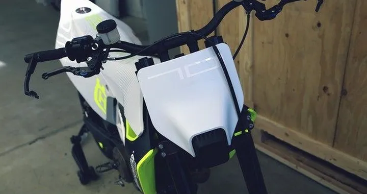 La Husqvarna 701 Concept in video