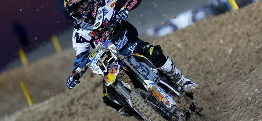 Mondiale MX-GP 2015: Nagl stravince alla prima in Qatar. Cairoli quarto.