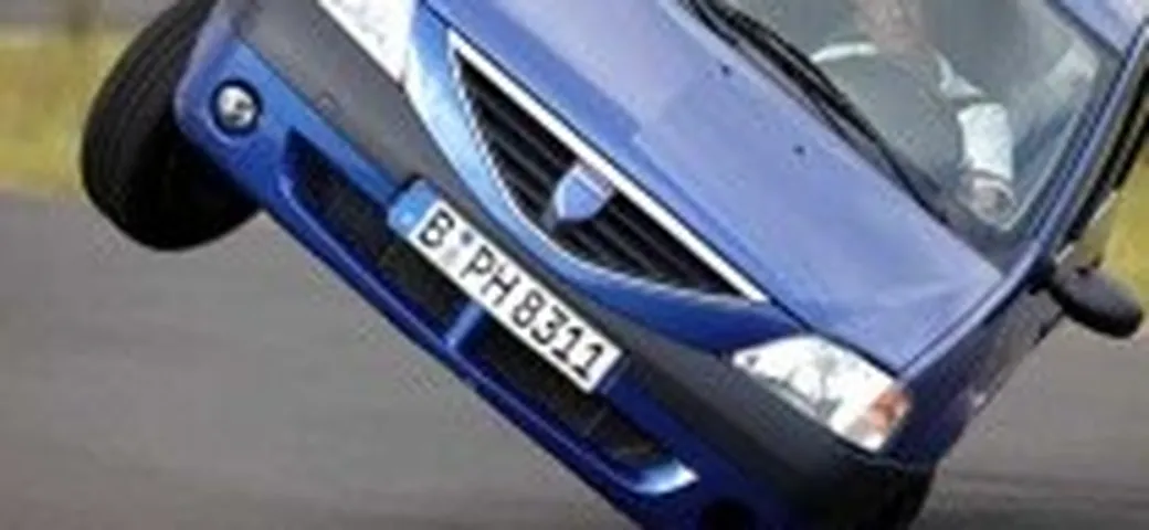 Dacia Logan - ribaltata alla prova dell'alce