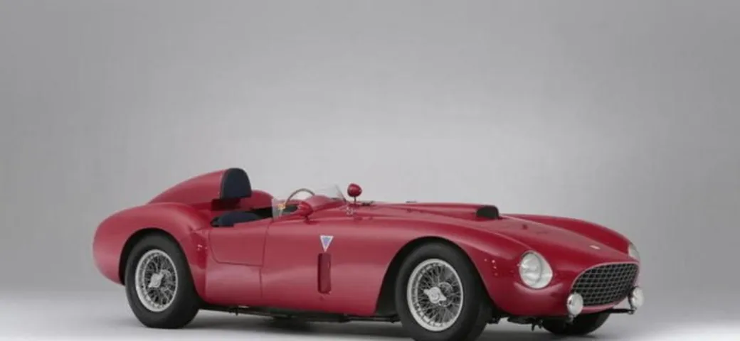 Ferrari 375 Plus: il proprietario trascina in tribunale la casa d'aste Bonhams